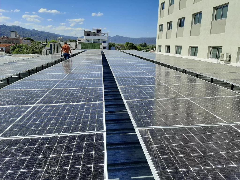 Placas fotovoltaicas de recoleccion solar para la generación de energía en industrias y comercios