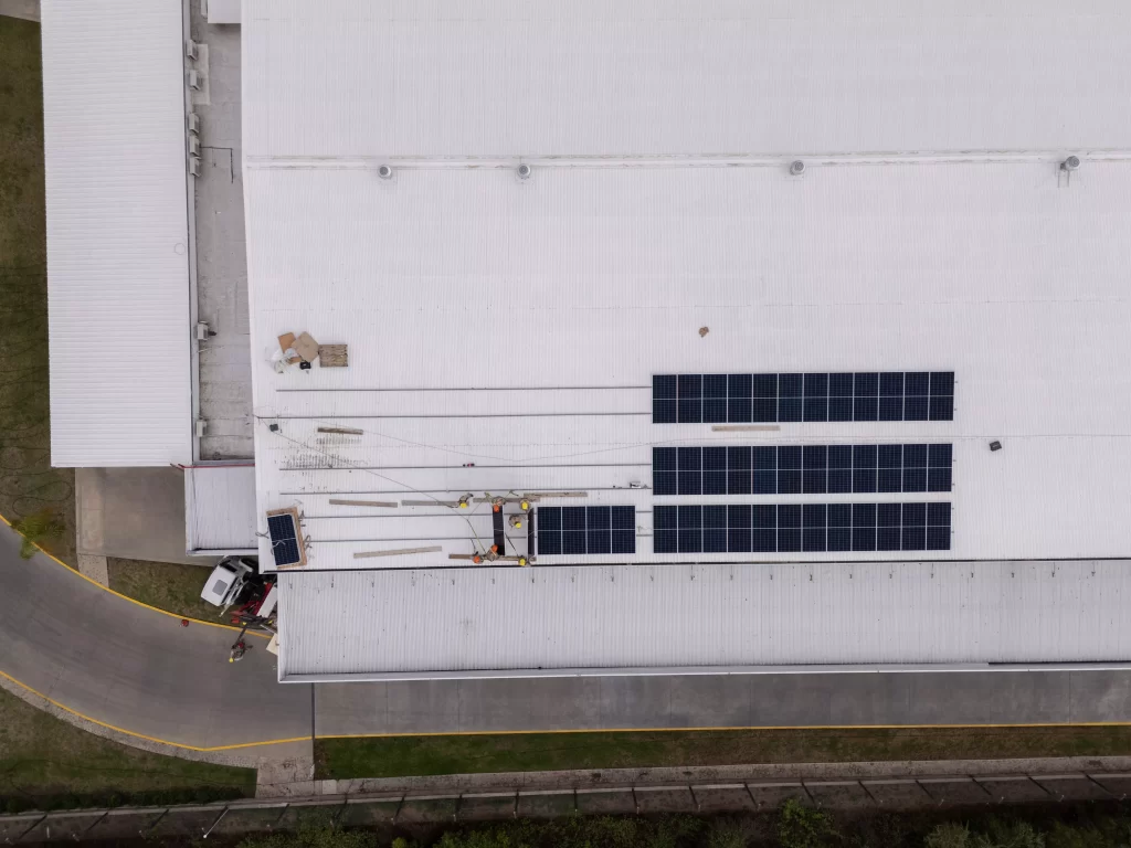 Placas fotovoltaicas de recoleccion solar para la generación de energía en industrias y comercios